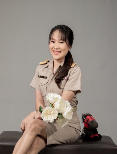 นางสาววิภาพร ปุริสาร